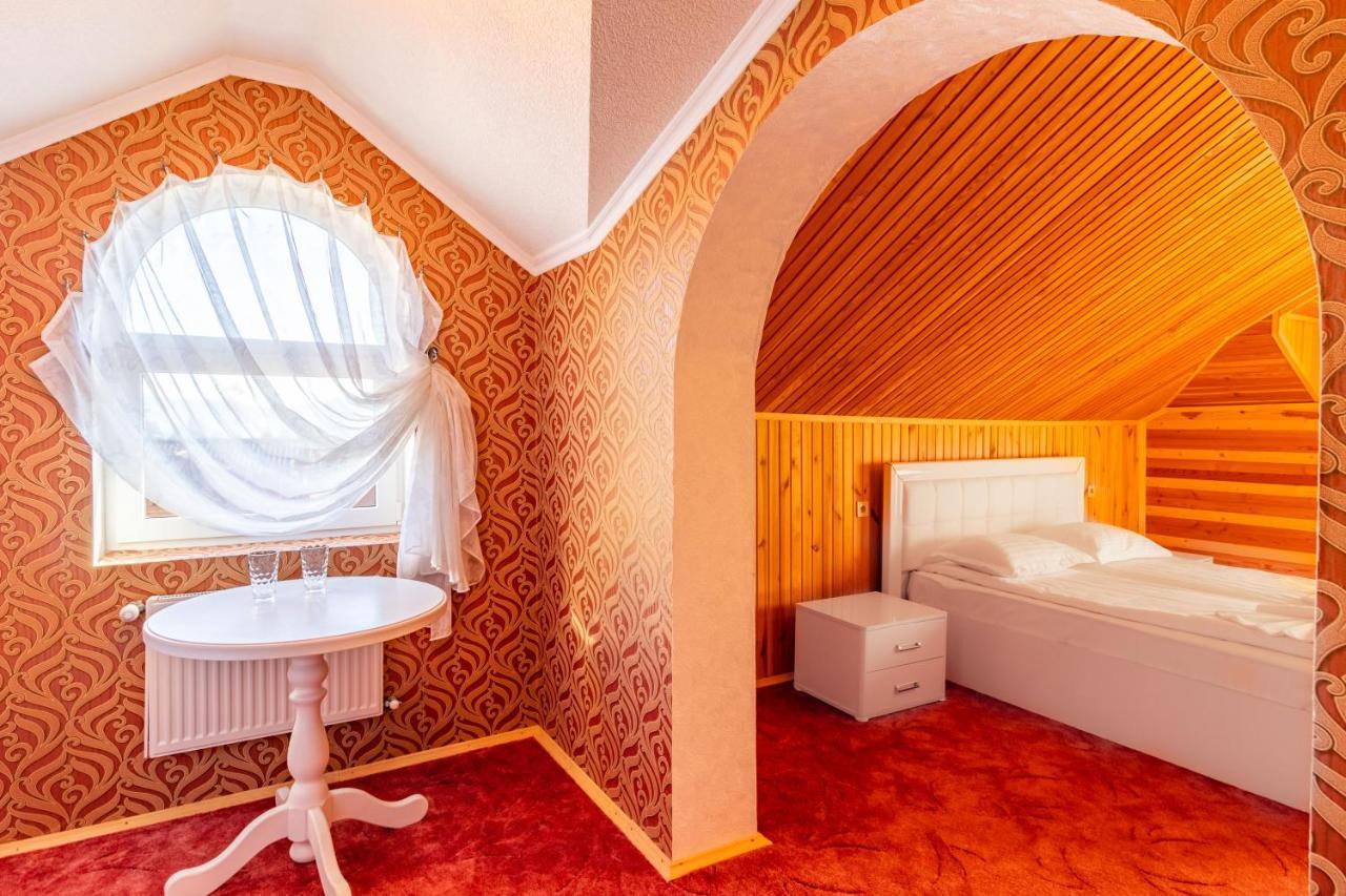 Zeleniy Bir Hotel Буковел Екстериор снимка